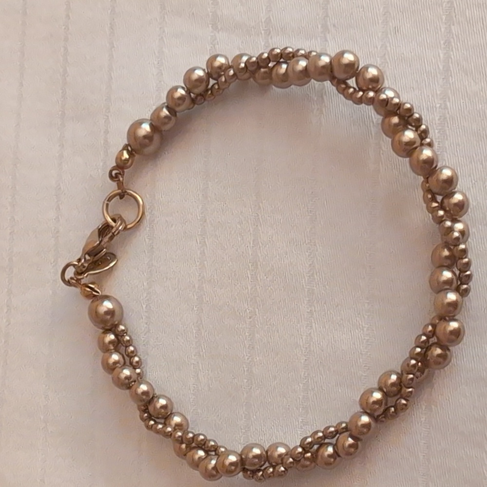 Elegant White and Gold Tone Vintage Beaded Bracelet Set - Picture 4 of 5